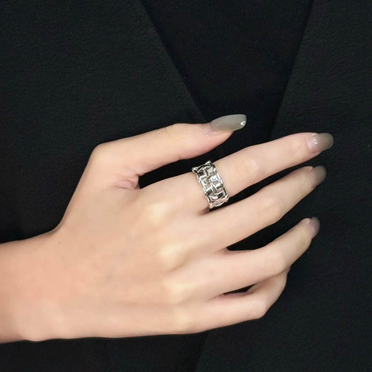 Molten-17 Grid Weave Ring