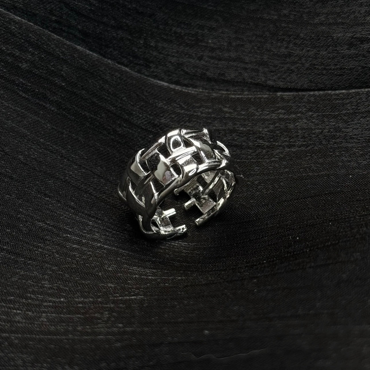 Molten-17 Grid Weave Ring