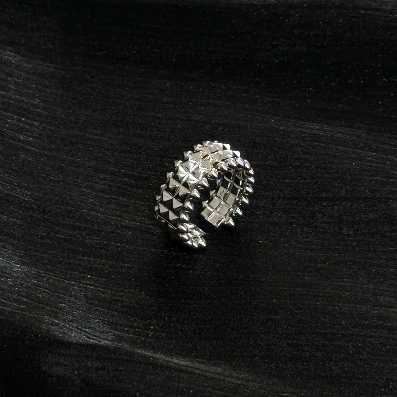 Molten-27 Dual Spike Band