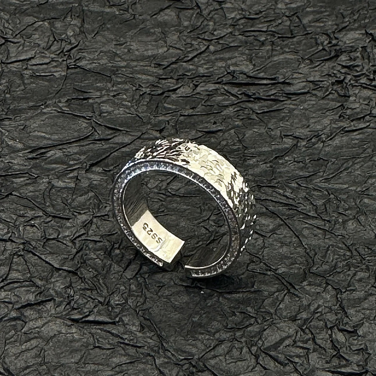 Molten-28 Forged Texture Ring