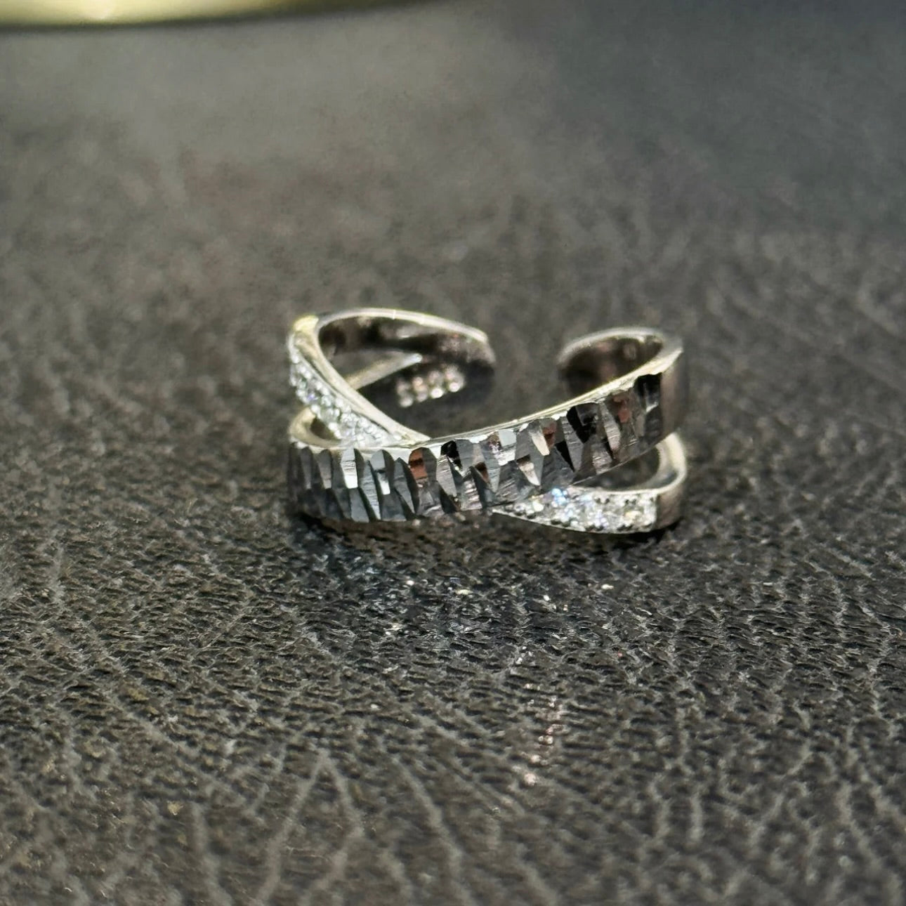 Molten-29 Cross Blade Ring