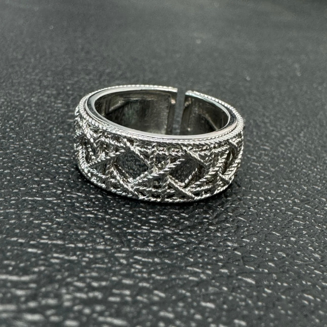 Molten-31 Woven Relief Ring