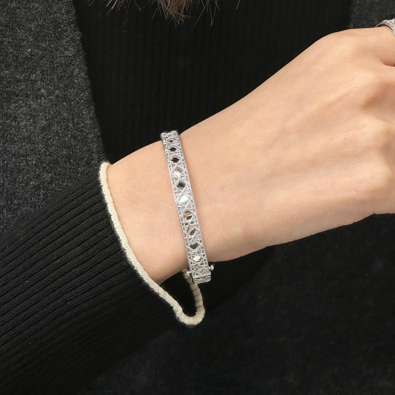 Molten-32 Woven Relief Bangle