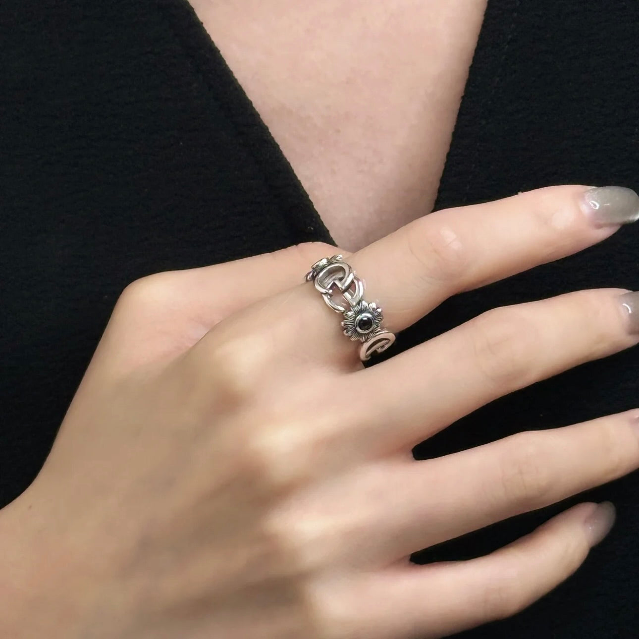 Molten-42 Noir Bloom Chain Ring