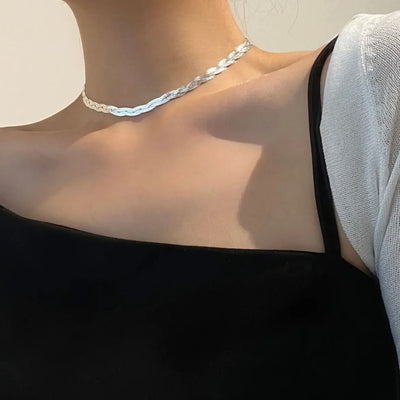 Molten-44 Twine Gleam Necklace