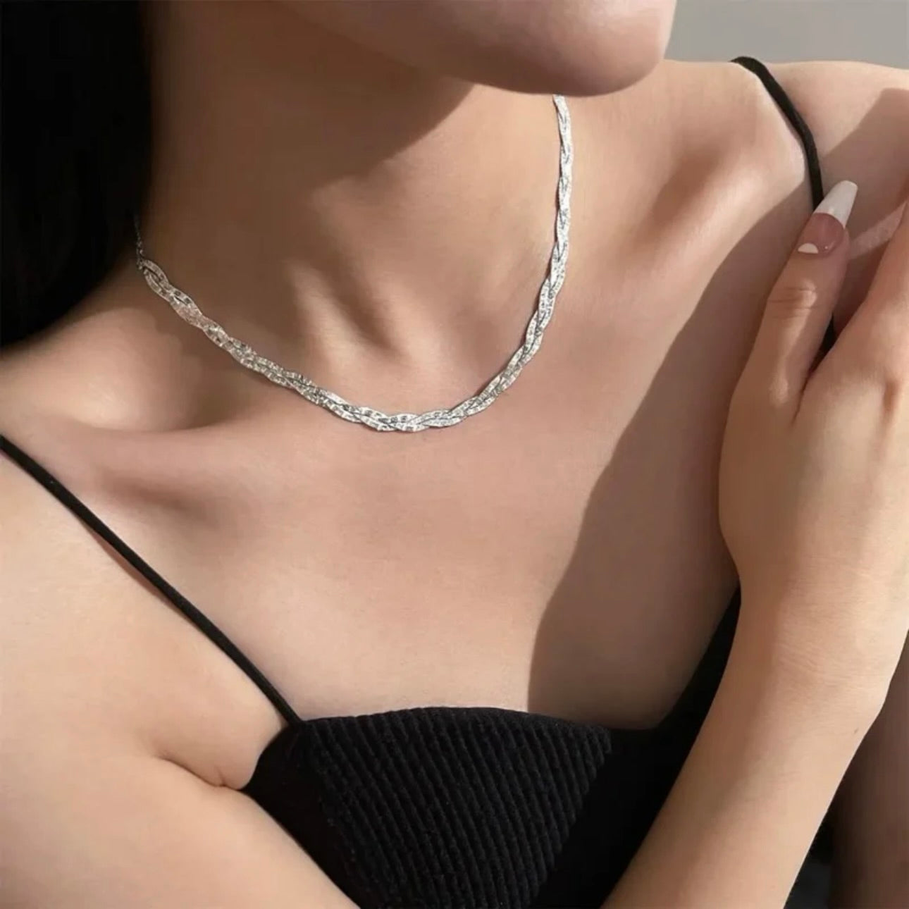 Molten-44 Twine Gleam Necklace