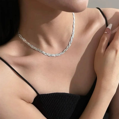 Molten-44 Twine Gleam Necklace