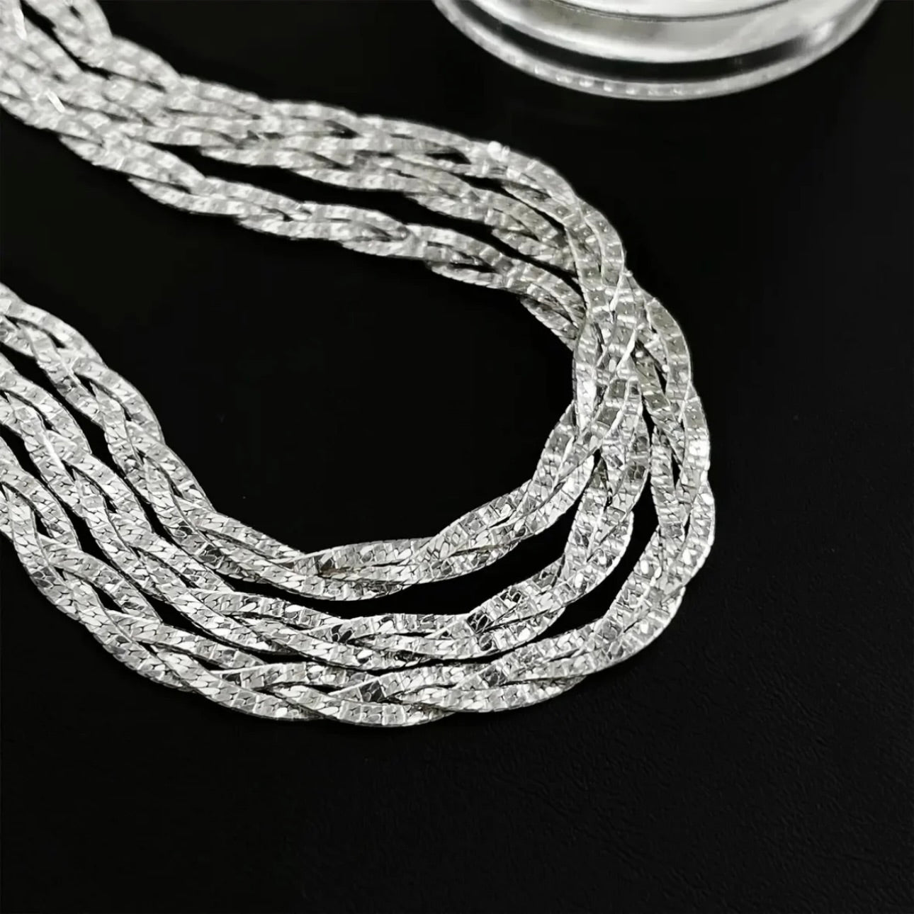 Molten-44 Twine Gleam Necklace