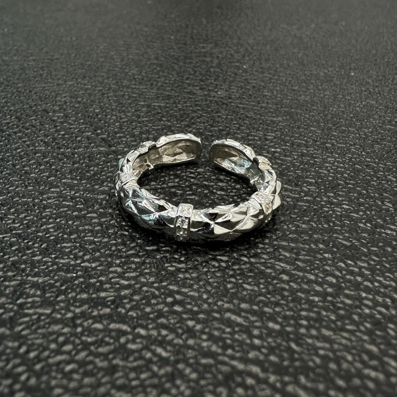 Molten-62 Quilted Beam Ring