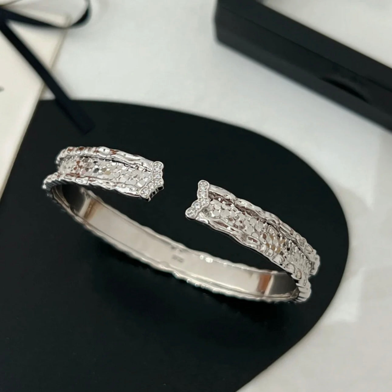 Molten-08 Ripple Cuff