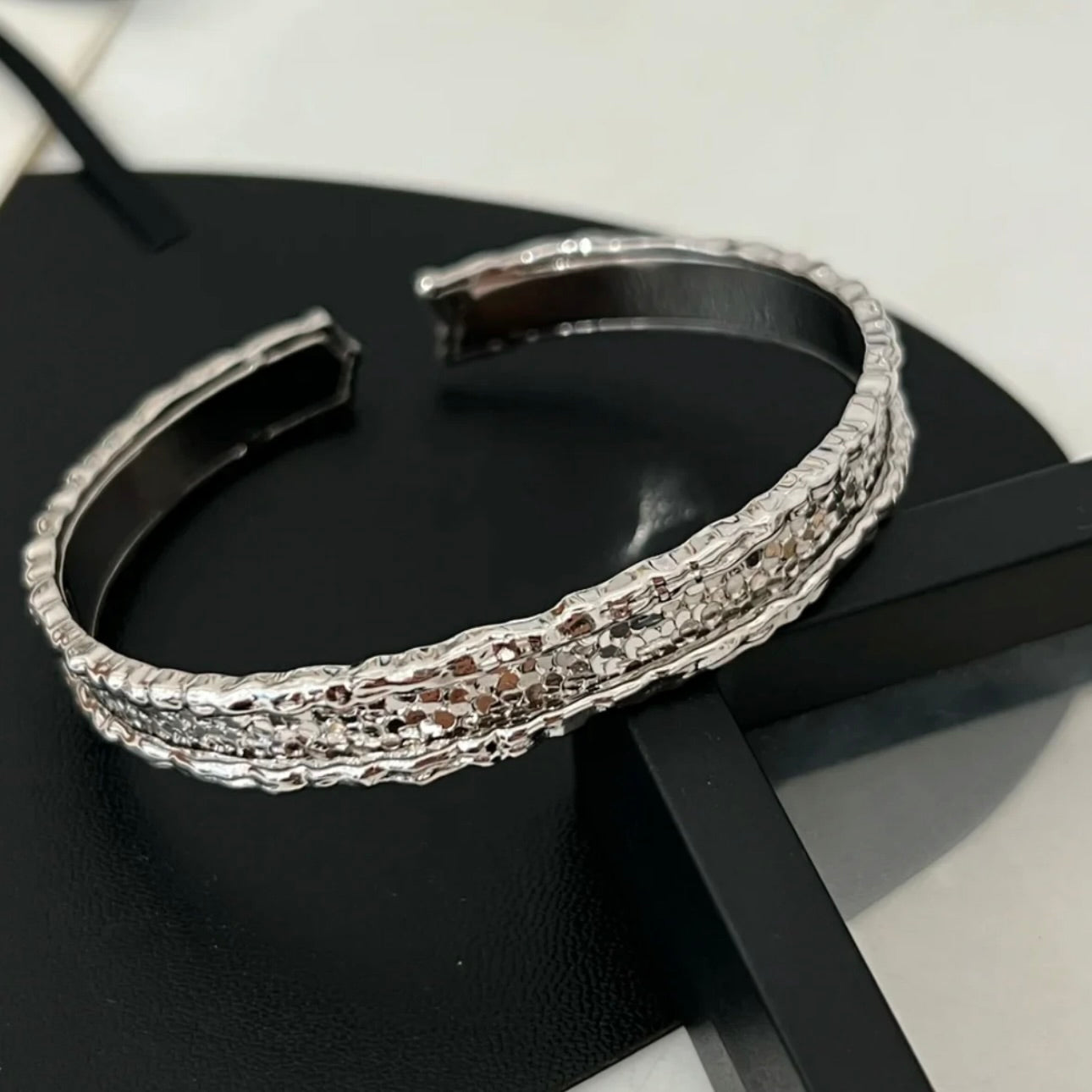 Molten-08 Ripple Cuff