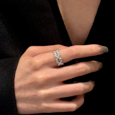 Molten-72 Floral Crest Ring