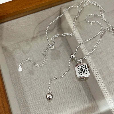 Molten-75 Onyx Frame Necklace