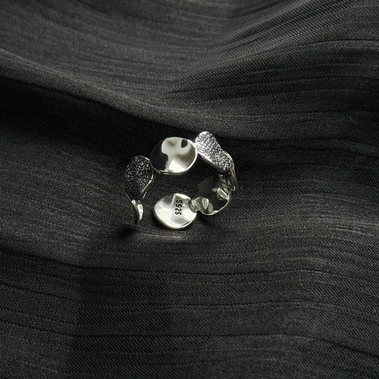 Molten-07 Fragment Loop Ring